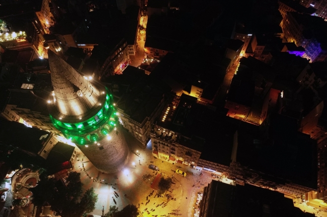 Galata Kulesi, Serebral Palsi hastalığına dikkati çekmek amacıyla yeşile büründü. Fotoğraf: AA